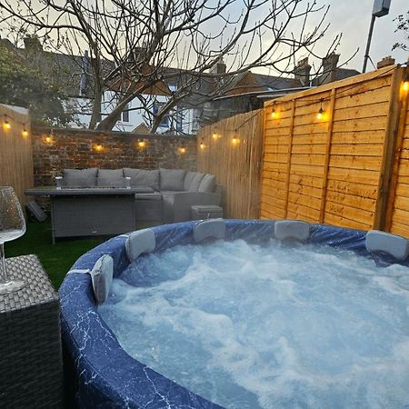 City Centre With Hot Tub - 3 Bed Villa Canterbury Eksteriør bilde